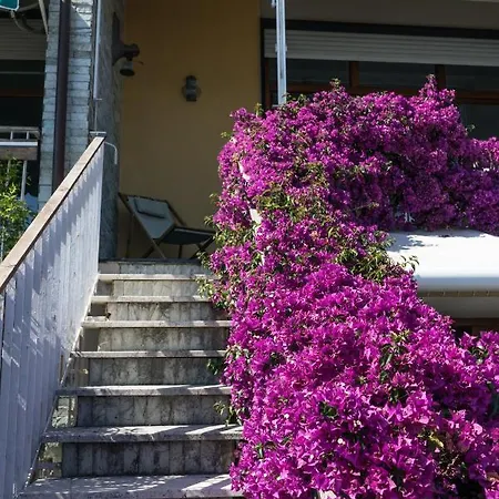 Casa Del Capitano, Terre Marine